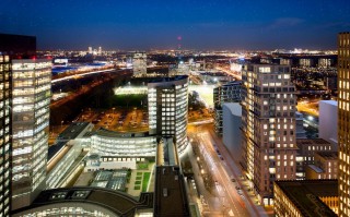 b2ap3_small_zuidas-avond HOOGBOUW APPARTEMENTEN ZUIDAS AMSTERDAM | Kabu | Een heldere focus op resultaat